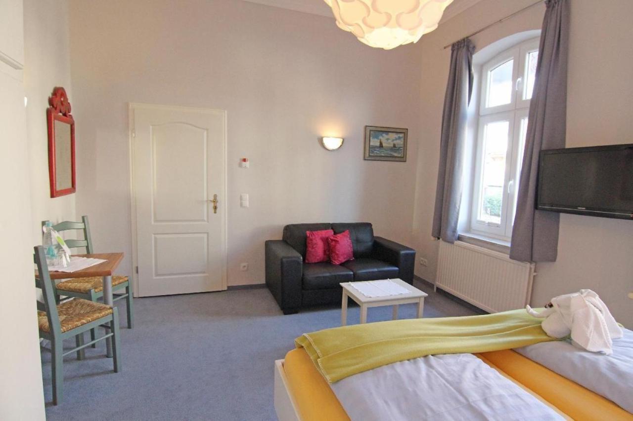 Hotel Kapitaenshaus-Lassen-Zimmer-Amistad Westerland Zewnętrze zdjęcie